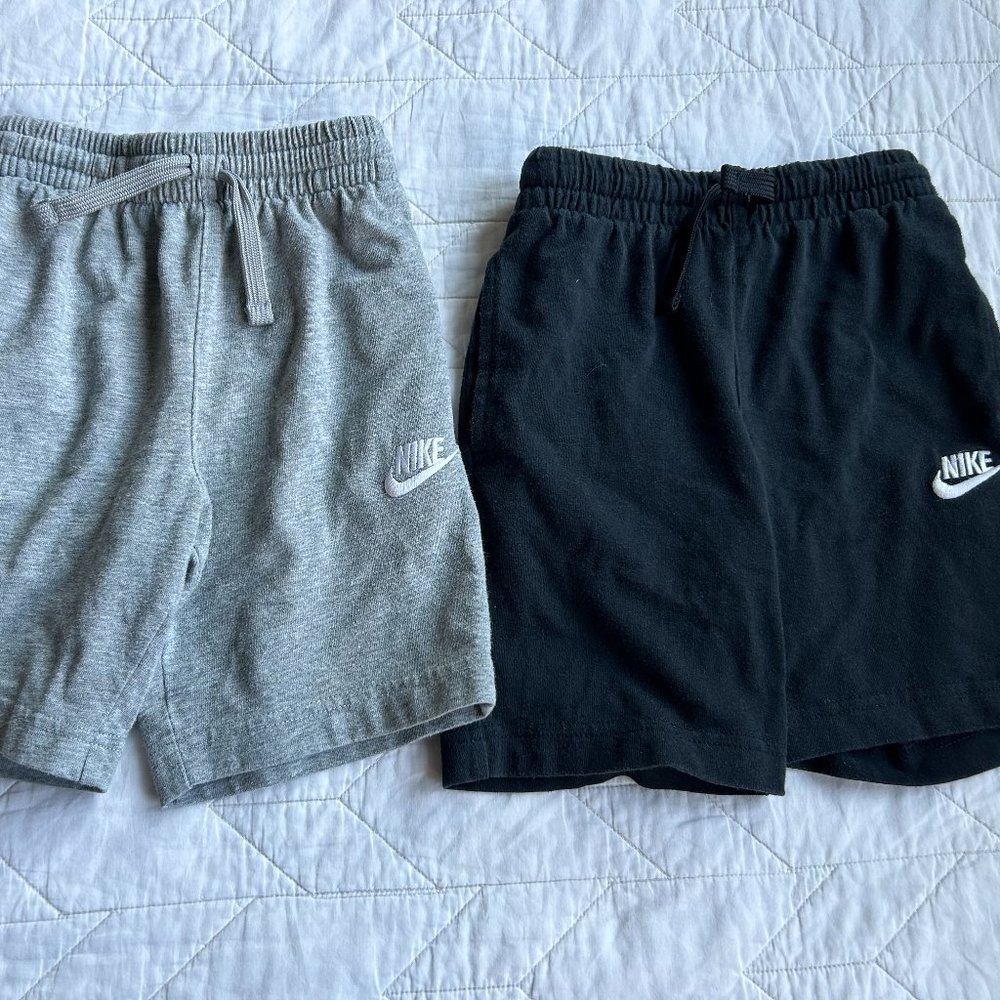 Set of 2 Nike shorts